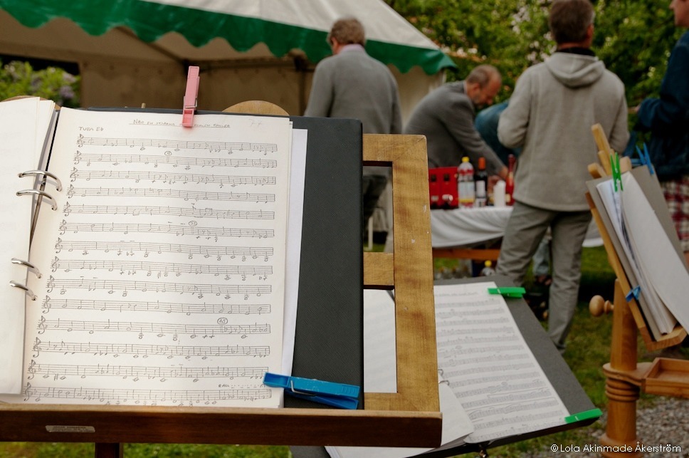 Scenes from a Garden party - Photography by Lola Akinmade Åkerström