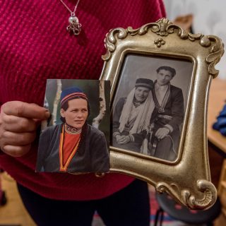 Today February 6 is indigenous Sámi National Day; honoring the Sámi (Saami) people and commemorating the first Sámi congress held in 1917 in Trondheim, Norway.

In honor of this special day, I am celebrating some of the amazing people I’ve met, become friends with, photographed, and who have warmly invited me into their homes for various stories and reportages over 15 years.

Ollu giitu 🙏🏽❤️

Song: Sápmi by @sofiajannok 

#sami #saminationalday #sweden #sapmi #indigenous